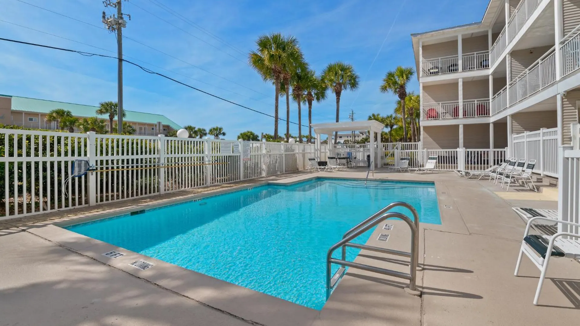 Swashbucklin' Swordfish Condo - Steps To The Beach Destin